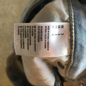 American Eagle, Size 2, Light Washed.
